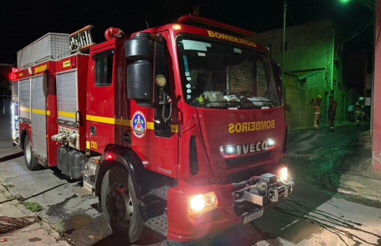 Cozinha de residência fica totalmente destruída após incêndio em Montes Claros