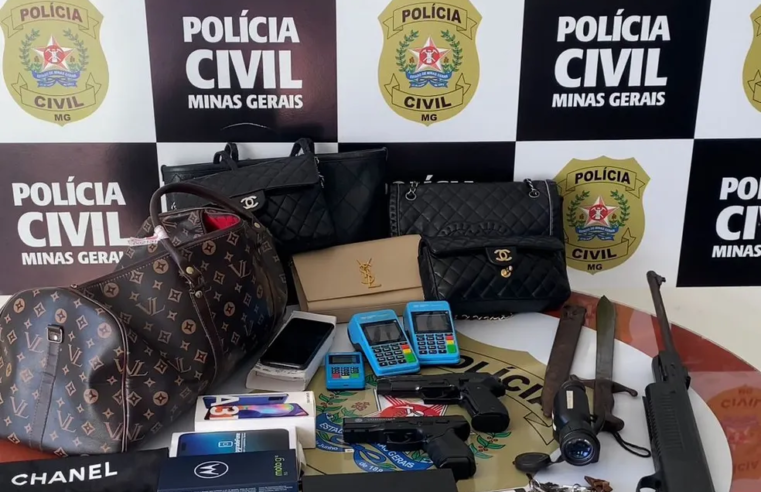 Bolsas, réplicas de armas e joias são apreendidas durante operação que investiga furtos em residências de luxo