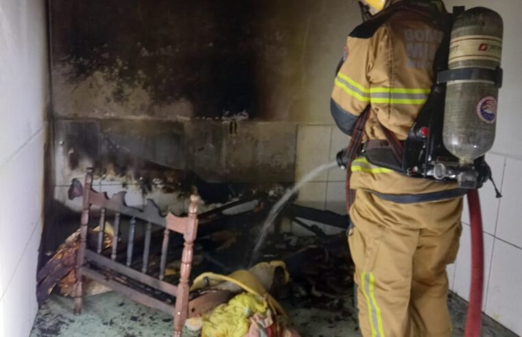 SALINAS | Bombeiros atendem à ocorrência de incêndio em residência unifamiliar