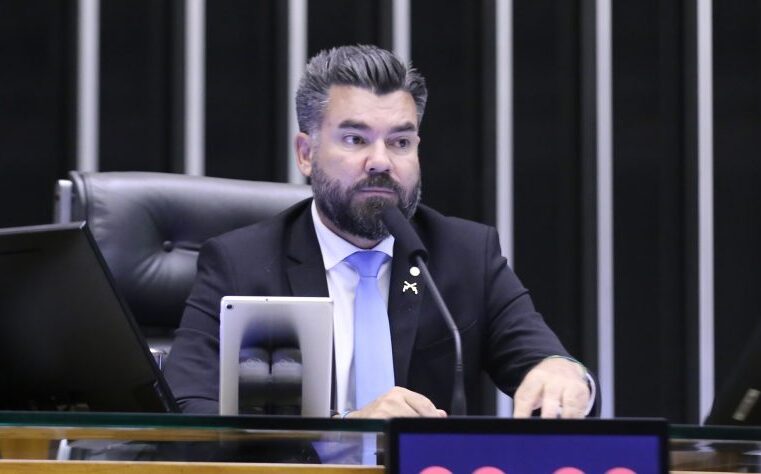 Comissão aprova suspensão de portaria do Exército que restringe armas para PMs e bombeiros