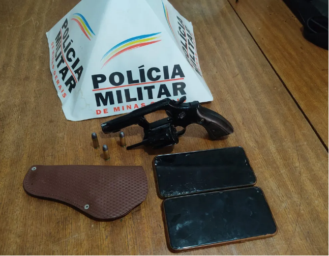 Em Espinosa, indivíduo é preso com arma de fogo