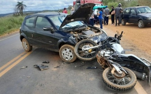 Motociclista fica gravemente ferido após acidente com um carro, em Nova Esperança