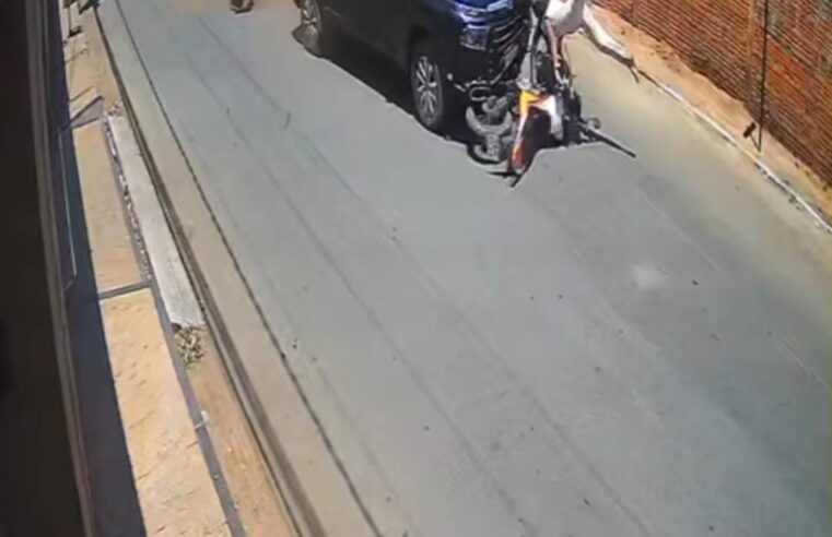 JANUÁRIA | Motorista é preso após provocar acidente com carro e moto