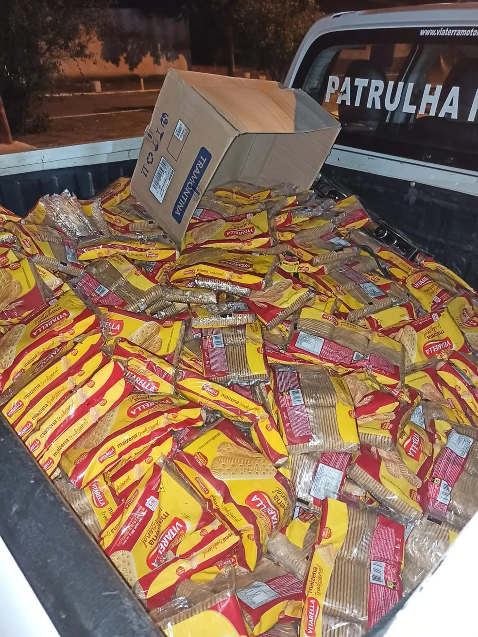 SALINAS | Homem é preso com mais de 300 pacotes de bolacha de carga saqueada