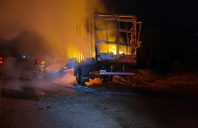BOCAIUVA | Bombeiros atendem a ocorrência de incêndio em caminhão na MGC-135