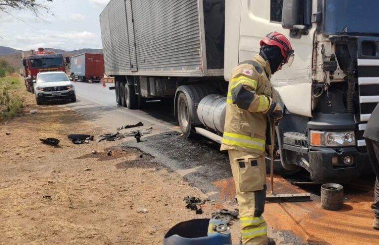 Acidente envolvendo três carretas bloqueia BR-251, mas não deixa vítimas