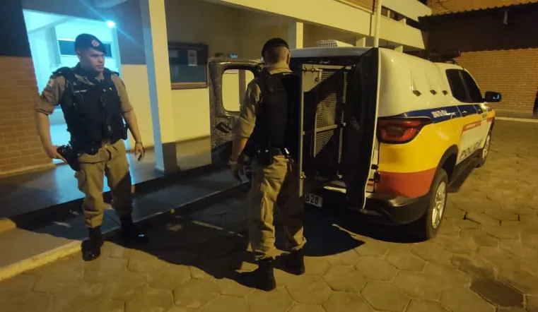 TAIOBEIRAS | Dois irmãos são baleados na calçada de um bar