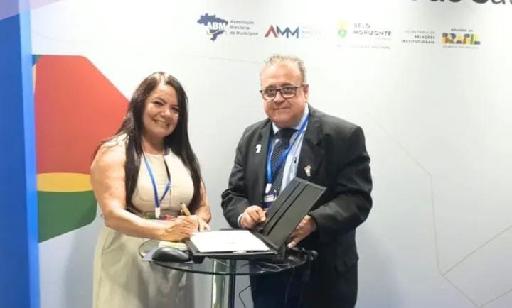 Rubelita firma convênio com a Funasa para implantação de melhorias sanitárias domiciliares em comunidades rurais