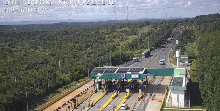 Manobra perigosa de caminhoneiro é flagrada por câmeras e quase provoca tragédia na BR-135