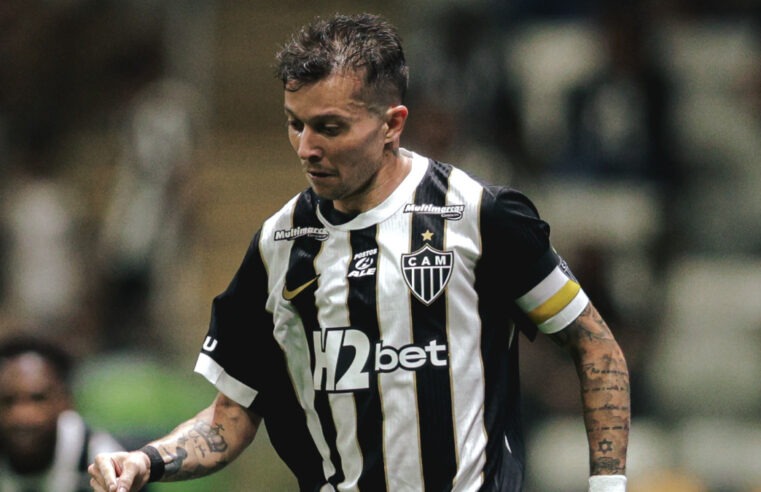 Bernard brinca com Réver no vestiário do Atlético: “Fez pouco gol”
