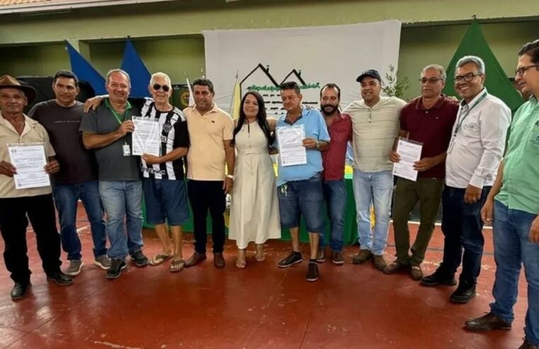 Prefeitura de Rubelita entrega 109 títulos de regularização fundiária a famílias do município