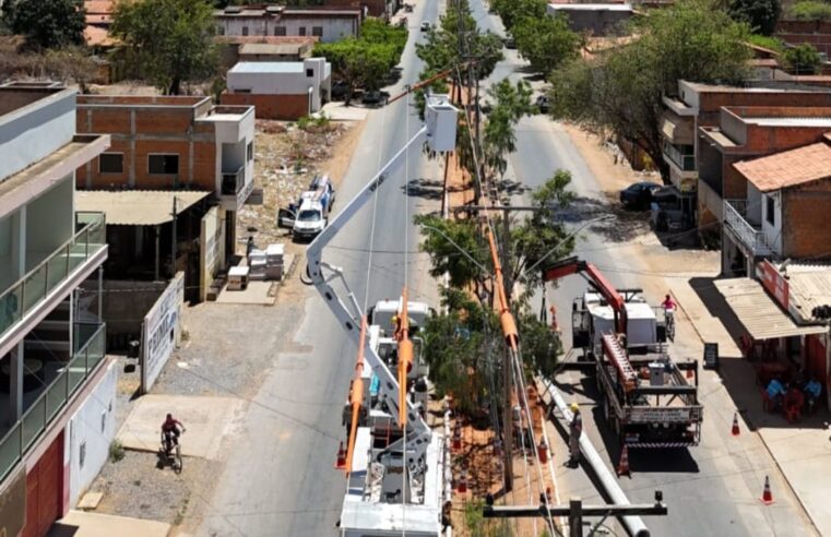 Cemig realiza serviços de melhorias sem desligar rede da cidade de Janaúba