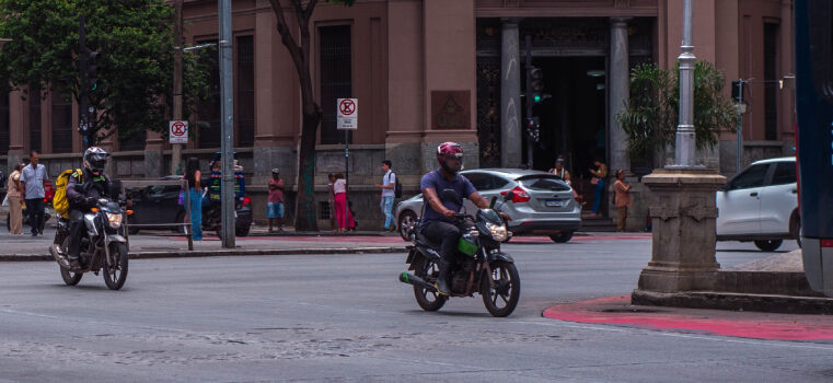 DETRAN-MG alerta motociclistas sobre cuidados essenciais para reduzir acidentes no trânsito