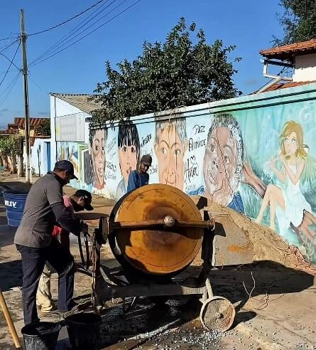 Prefeitura de São João da Lagoa entrega trator, reforma playground e vistoria estradas rurais