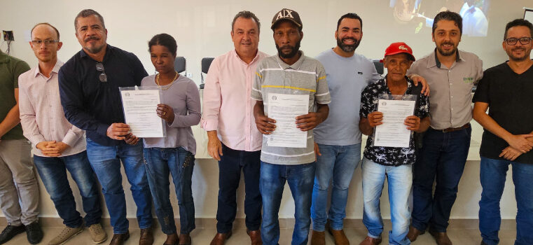 Produtores rurais do Vale do Jequitinhonha recebem títulos aguardados há mais de duas décadas