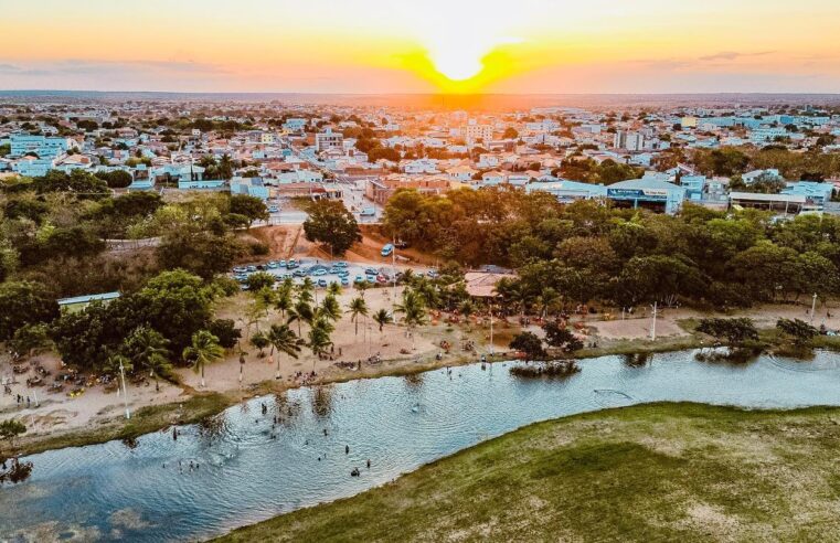 Carnaval 2026 de Janaúba será gratuito, com programação diversificada entre a Praia Copo Sujo e o Parque de Exposições