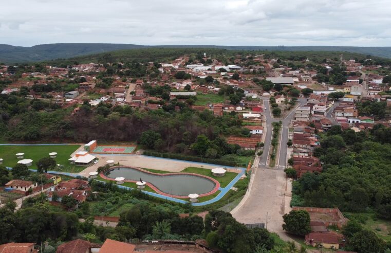 Padre Carvalho inaugura balneário, ginásios poliesportivos, asfalto na praça da matriz e em ruas da área central