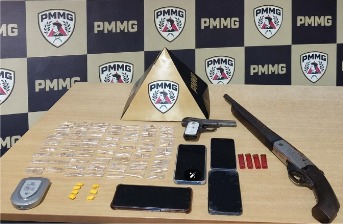 FELIXLÂNDIA | Operação da Polícia Militar resulta na prisão de cinco suspeitos e apreensão de armas e drogas