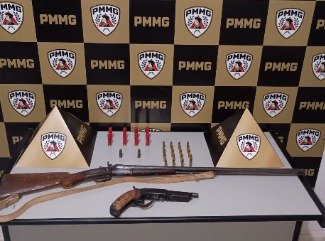 CORINTO | Operação Batida Policial resulta na apreensão de armas e munições e prisão de suspeito