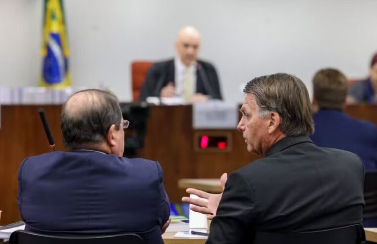 Moraes decreta prisão domiciliar de Bolsonaro; PF apreende um celular do ex-presidente