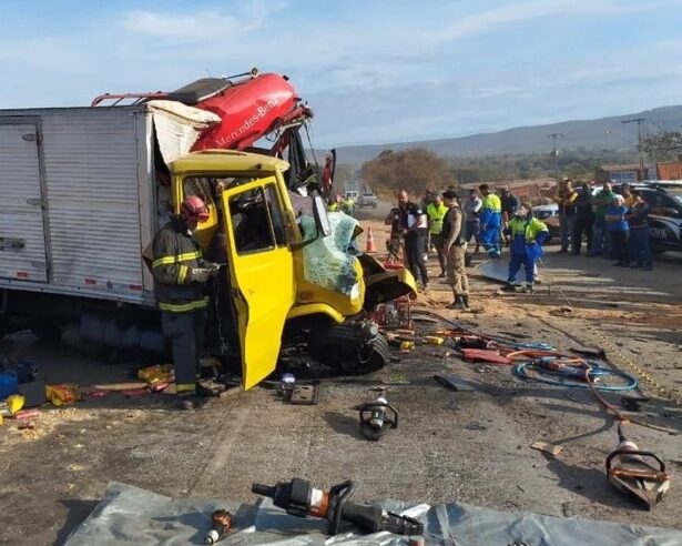 BR-135 | Duas pessoas morrem em grave acidente nas proximidades de Bocaiuva