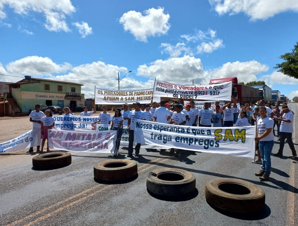 Moradores fecham rodovia e MPMG chama gerazeiros