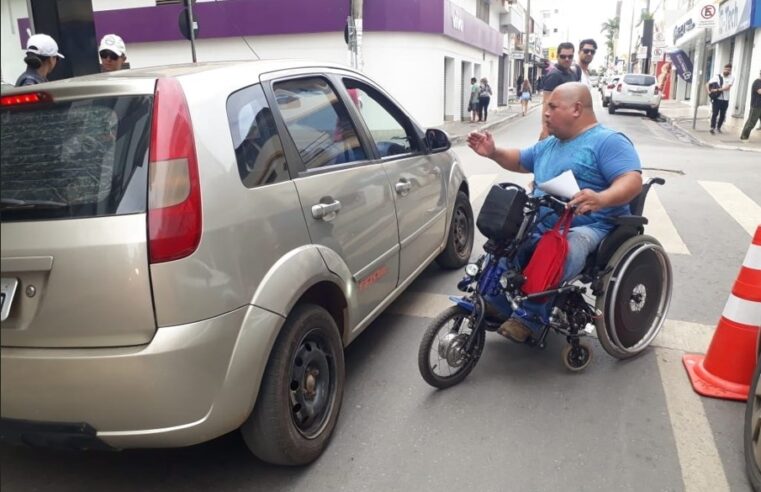 Sensibilização sobre vagas de estacionamento marca o Dia das Pessoas com Deficiência em Moc