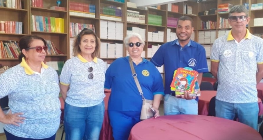 Rotarianos concluíram a entrega de 300 kits escolares