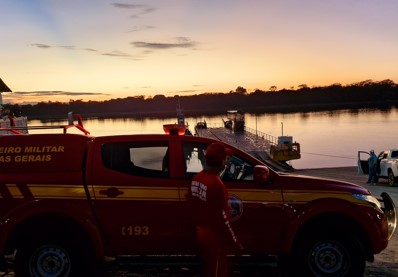 Corpo de Bombeiros realiza resgate de corpo no Rio São Francisco, em Manga