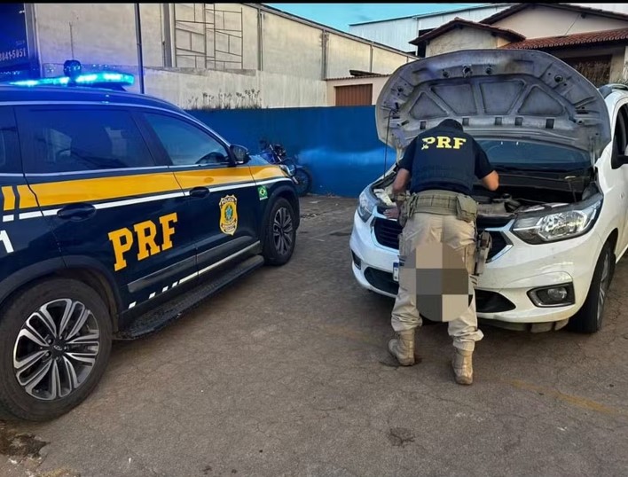 Carro furtado de locadora em Recife é recuperado na BR-251, em Salinas