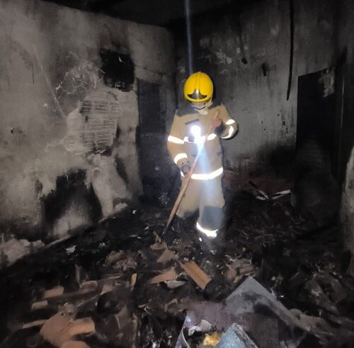 Bombeiros de Montes Claros atendem a ocorrência de incêndio em residência unifamiliar