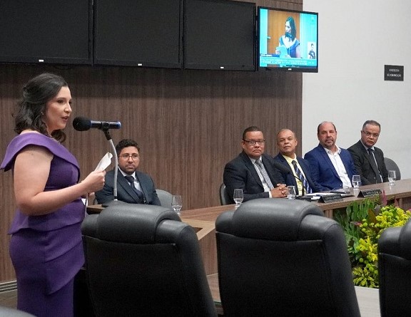 Chefe de cartório recebe título de Cidadã Honorária