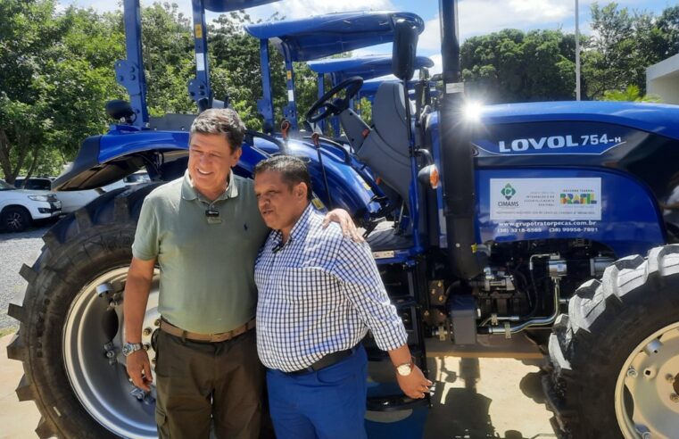Cimams entrega trator agrícola para 24 municípios a partir de emenda do senador Carlos Viana