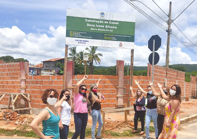 Comunidade escolar do Cemei Dona Ivone Silveira visita obras da nova sede da unidade
