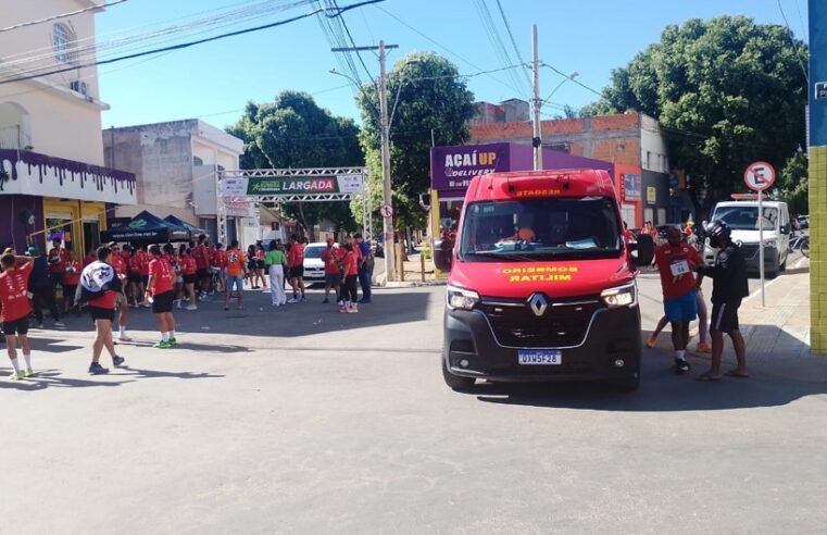 Militares do Corpo de Bombeiros dão apoio a evento esportivo na cidade de Janaúba
