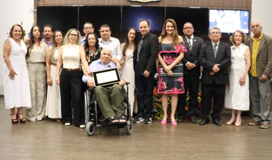 Câmara concede Título de Cidadão Benemérito a professor