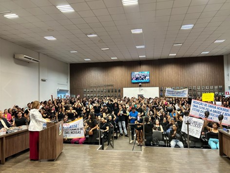 Audiência Pública debate redução na carga horária dos auxiliares de docência em Montes Claros