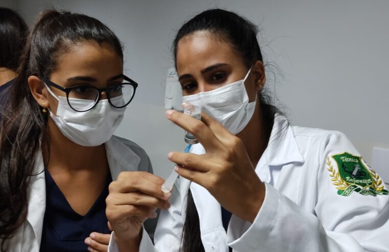 Hospital Dilson Godinho vacina colaboradores contra a Influenza