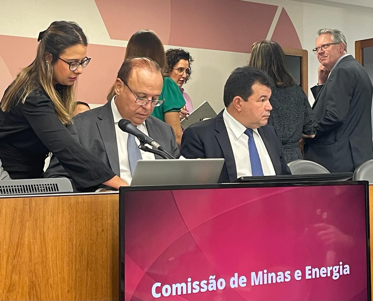 MINAS E ENERGIA | Comissão presidida por Gil Pereira aprova política estadual do hidrogênio verde