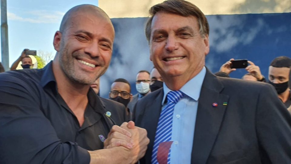 Bolsonaro decreta perdão da pena a Daniel Silveira, condenado pelo STF