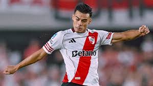 ‘Patada na cabeça’: VAR detalha expulsão violenta de Fausto Vera em goleada do River Plate