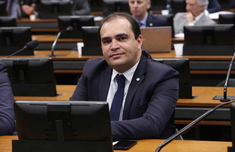 Marcelo Freitas propõe aumento de pena para falsificação de dinheiro