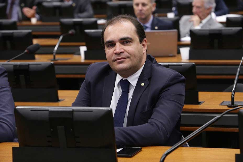 Marcelo Freitas propõe aumento de pena para falsificação de dinheiro