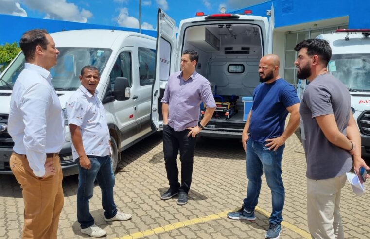 Pirapora entrega duas ambulâncias e nove carros para saúde