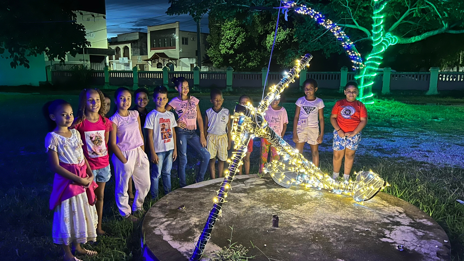 Tour natalino encanta alunos da rede municipal de Pirapora