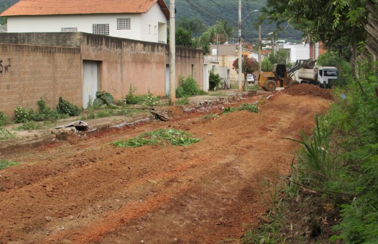 Prefeitura retoma asfalto comunitário em Montes Claros