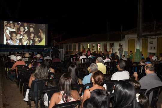 ‘Cinema a céu aberto’ será realizado em seis distritos de Montes Claros