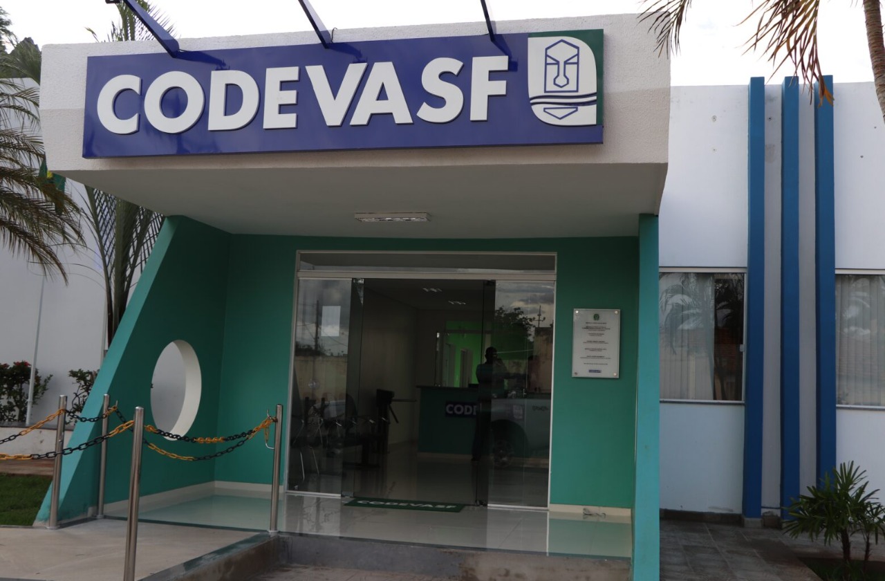 Codevasf divulga nota de esclarecimento sobre máquinas e equipamentos armazenados em Nova Porteirinha