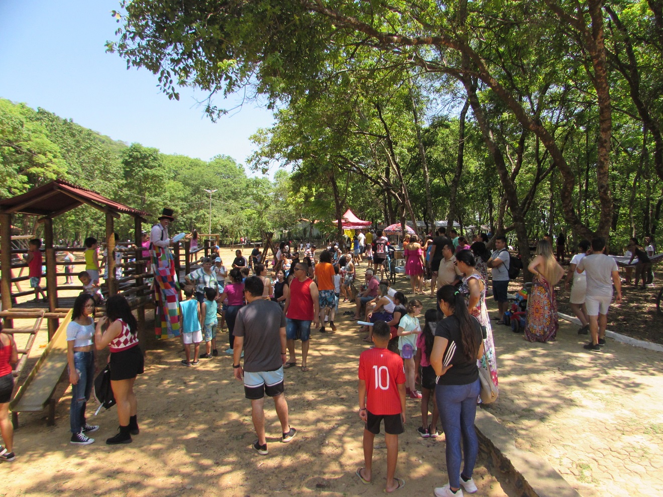 Multidão prestigia reinauguração do Parque Sapucaia