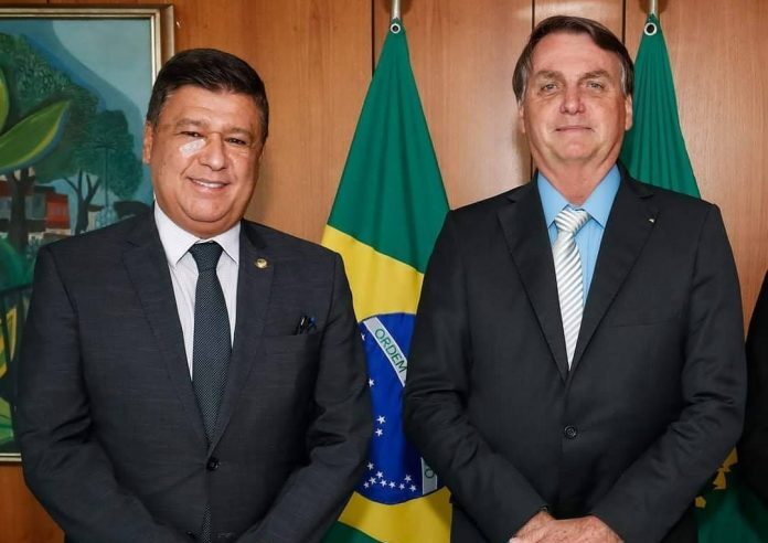 Carlos Viana negocia visita de Bolsonaro a Montes Claros